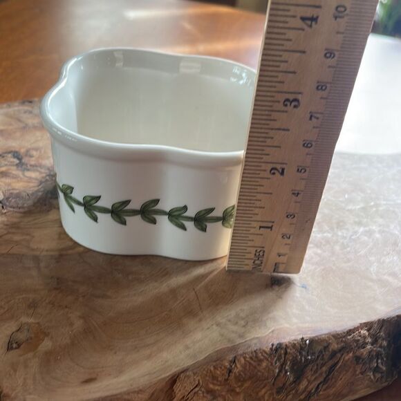 Portmeirion Botanic Garden Daisy Scalloped Ramekin / Trinket Dish - Picture 5 of 5